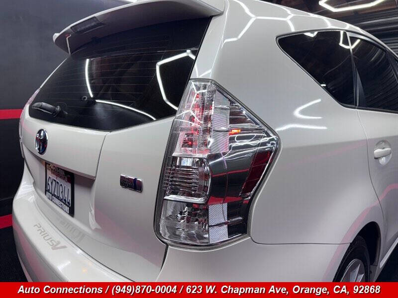 2013 Toyota Prius v Three
