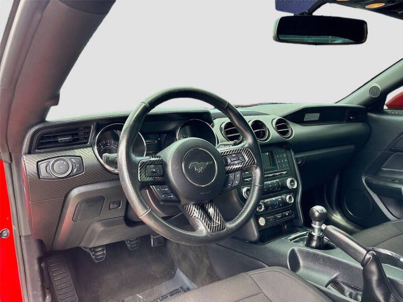 2017 Ford Mustang V6