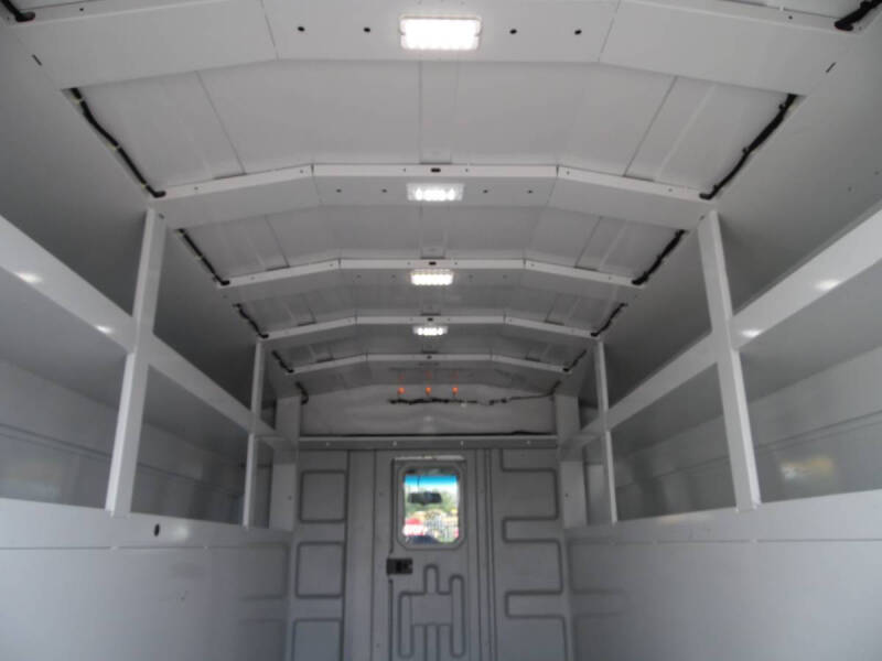 2025 Ford E-350