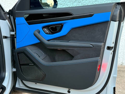 2025 Lamborghini Urus SE