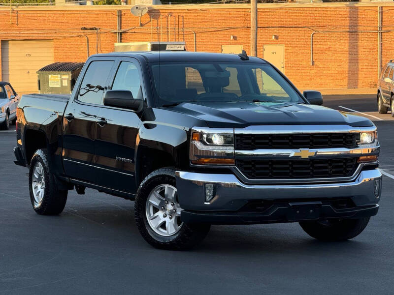 2018 Chevrolet Silverado 1500 LT photo 2