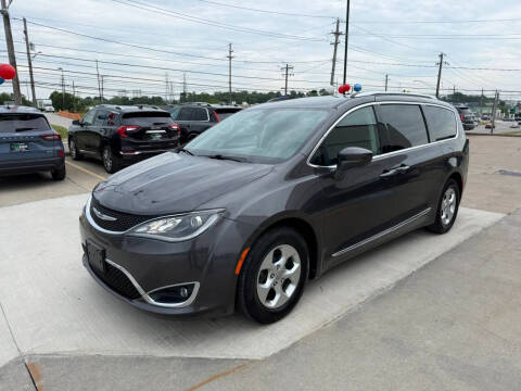 2017 Chrysler Pacifica Touring-L Plus