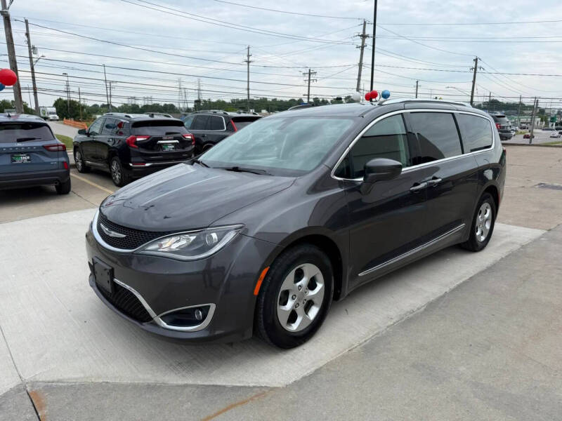 2017 Chrysler Pacifica Touring-L Plus
