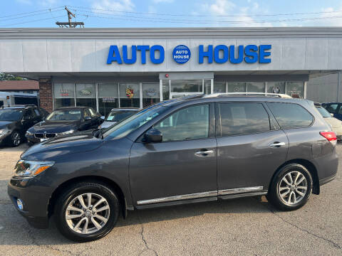 2014 Nissan Pathfinder for sale at Auto House Motors - Downers Grove in Downers Grove IL