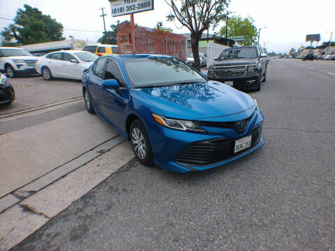 2019 Toyota Camry Hybrid for sale at ARAX AUTO SALES in Tujunga CA