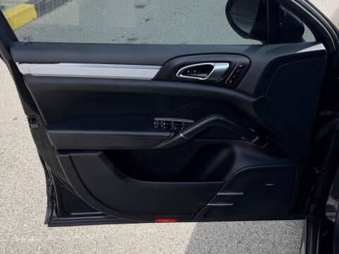 2013 Porsche Cayenne GTS