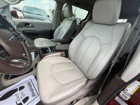 2017 Chrysler Pacifica Touring-L