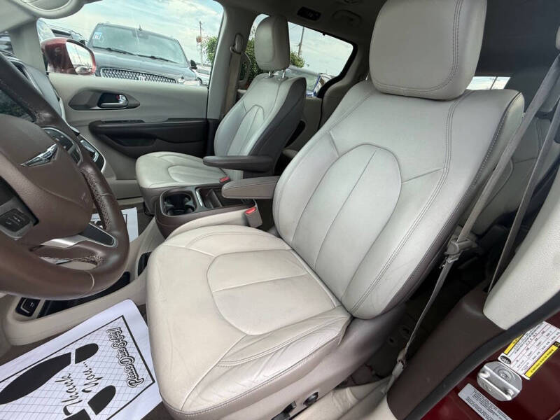 2017 Chrysler Pacifica Touring-L