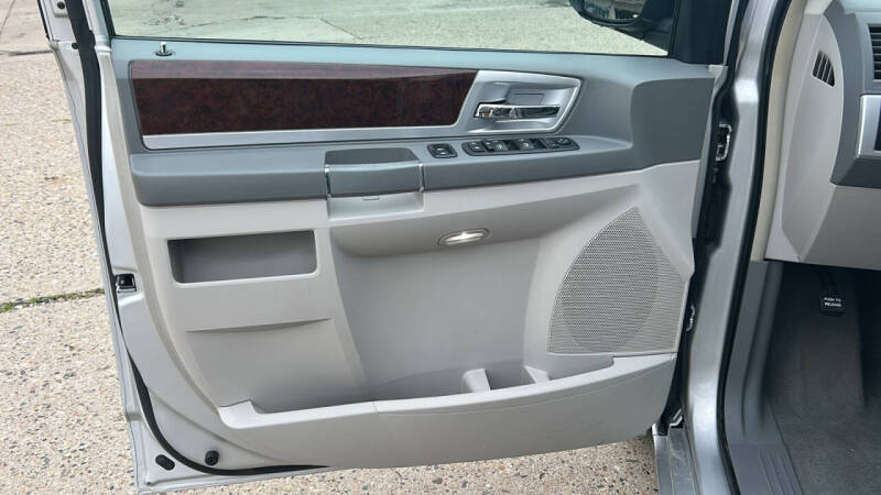 2010 Chrysler Town and Country Touring