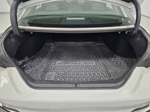 2022 Toyota Avalon Hybrid Limited