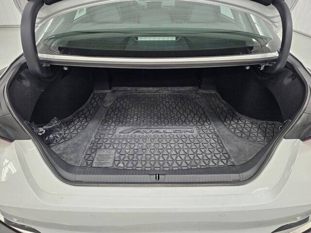 2022 Toyota Avalon Hybrid Limited