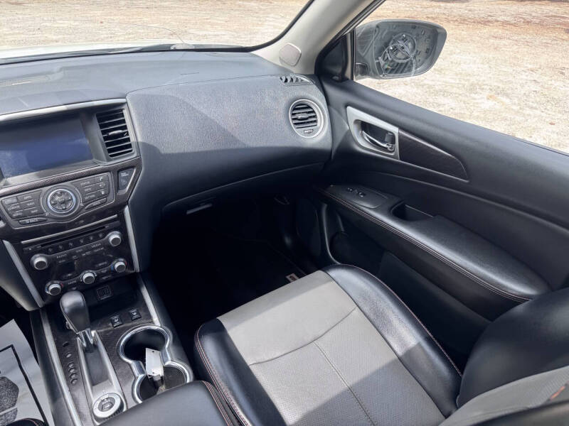 2020 Nissan Pathfinder SL