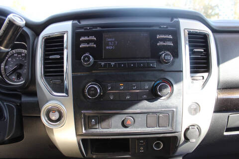 2017 Nissan Titan SV