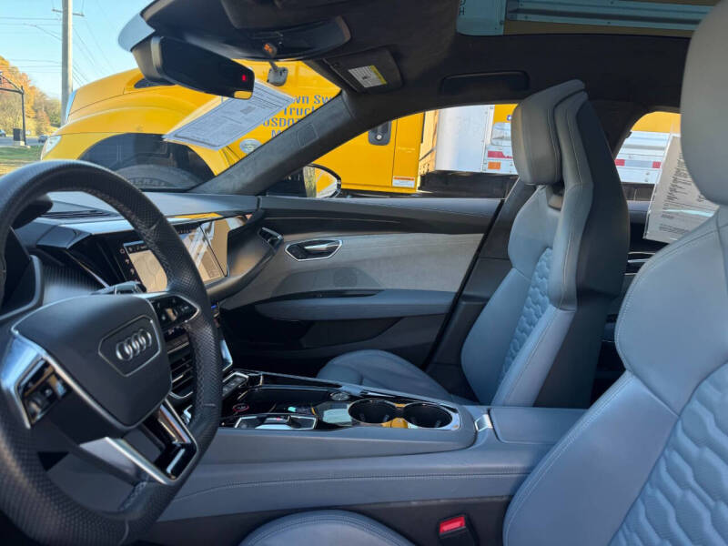 2024 Audi e-tron GT quattro Prestige