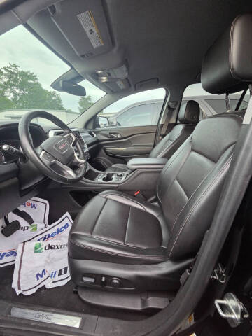 2023 GMC Acadia SLT