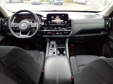 2024 Nissan Pathfinder SV