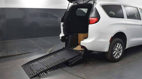 2025 Chrysler Voyager LX