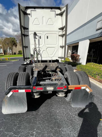 2020 Freightliner Cascadia