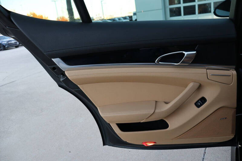 2016 Porsche Panamera Edition