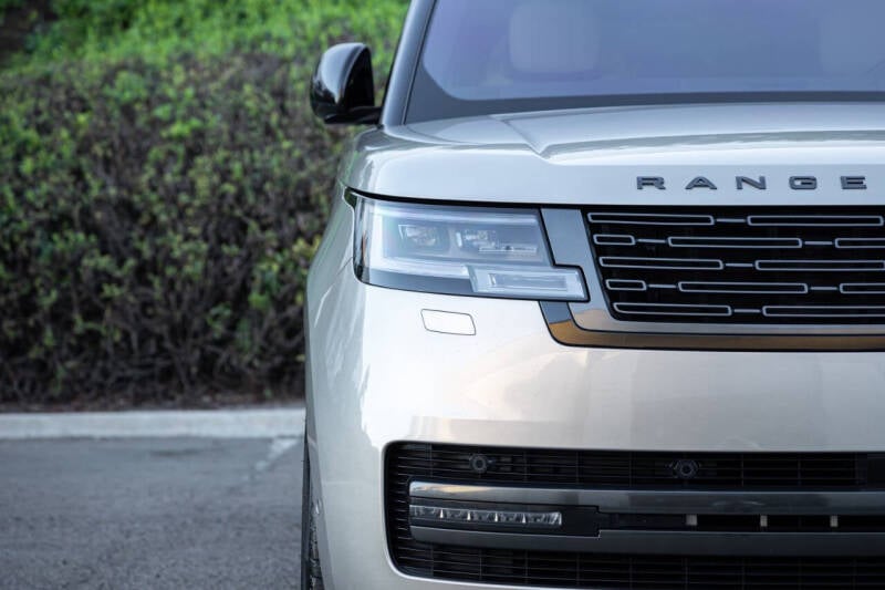 2023 Land Rover Range Rover SE photo 100