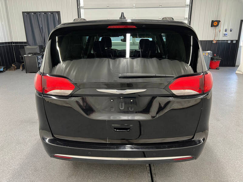 2017 Chrysler Pacifica Touring-L