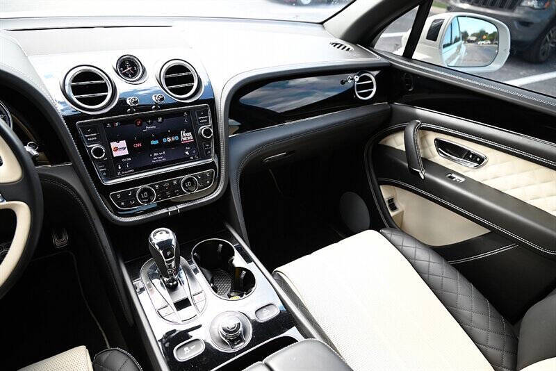 2019 Bentley Bentayga 19