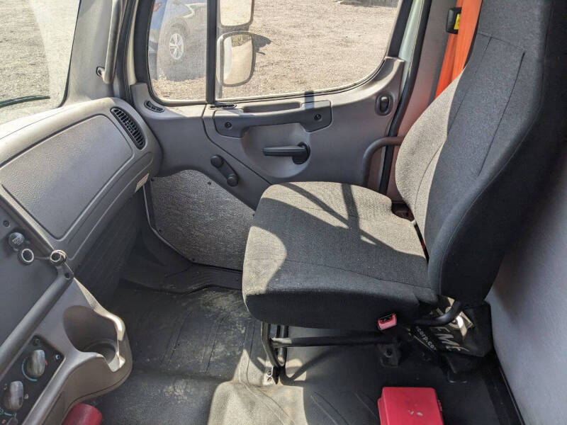 2018 Freightliner M2 106