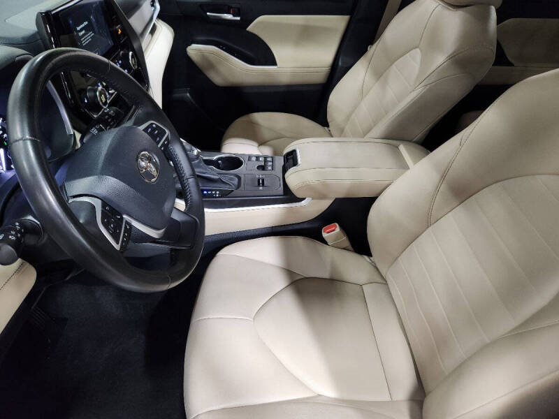 2023 Toyota Highlander XLE