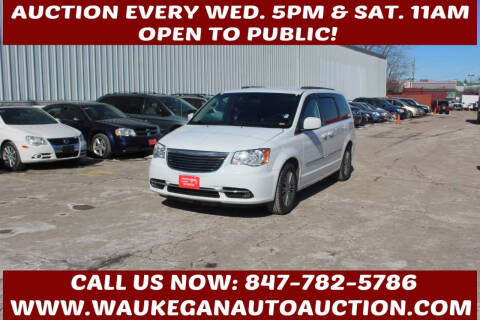 2014 Chrysler Town and Country for sale at Waukegan Auto Auction in Waukegan IL