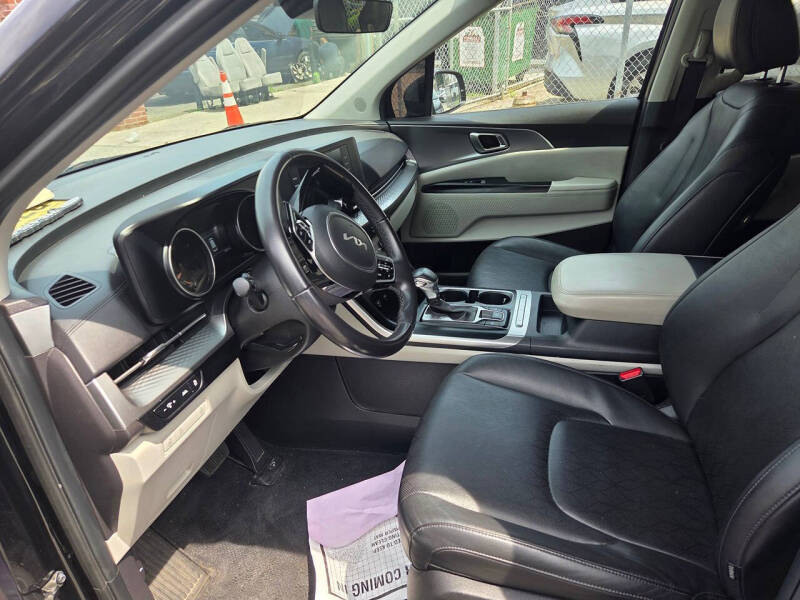 2024 Kia Carnival LX