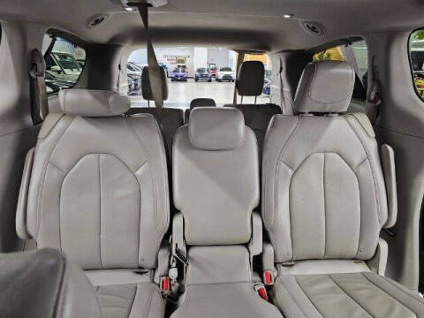 2017 Chrysler Pacifica Touring-L