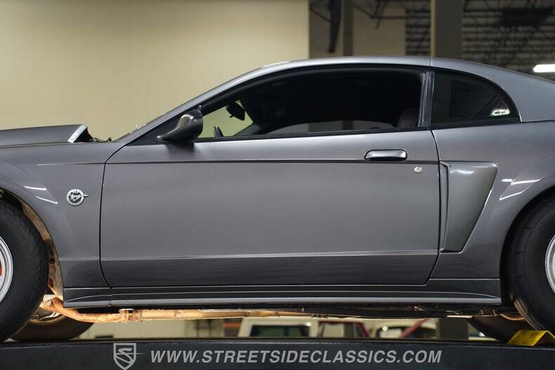 2004 Ford Mustang GT Deluxe