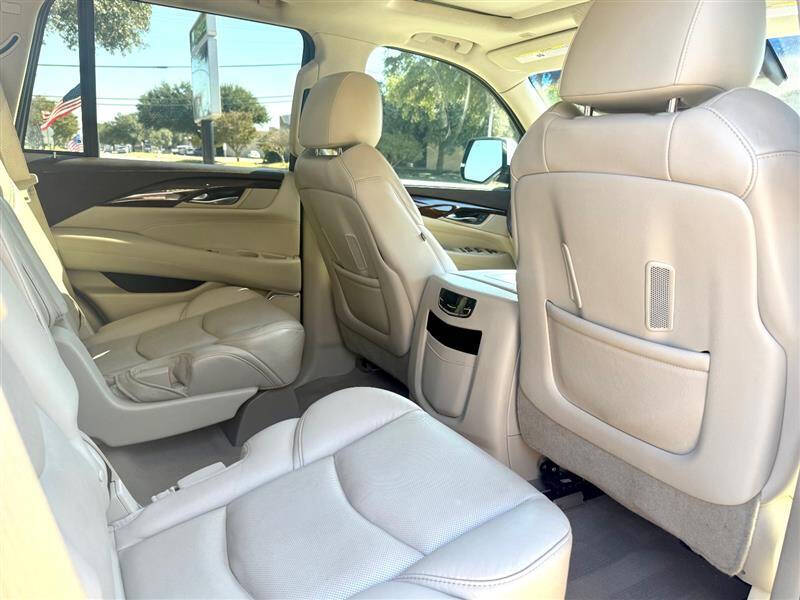 2016 Cadillac Escalade Luxury Collection