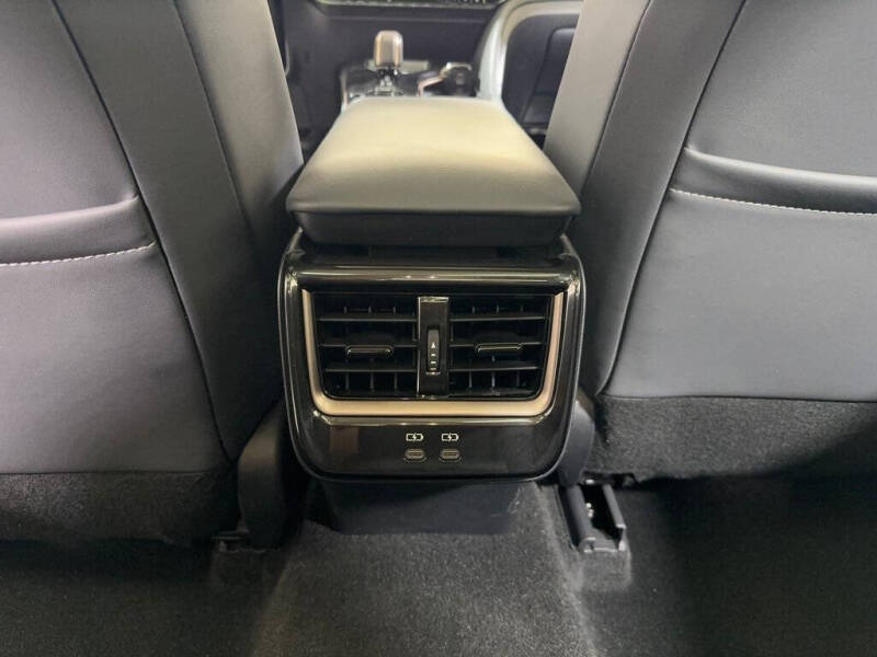 2025 Toyota Crown Platinum