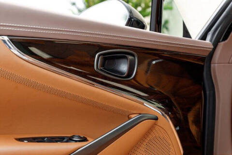 2025 Aston Martin DBX 707