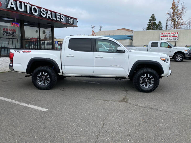 2017 Toyota Tacoma TRD Off Road photo 2