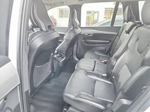 2022 Volvo XC90 T5 Momentum