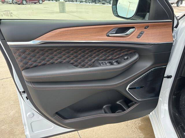 2025 Jeep Grand Cherokee L Summit