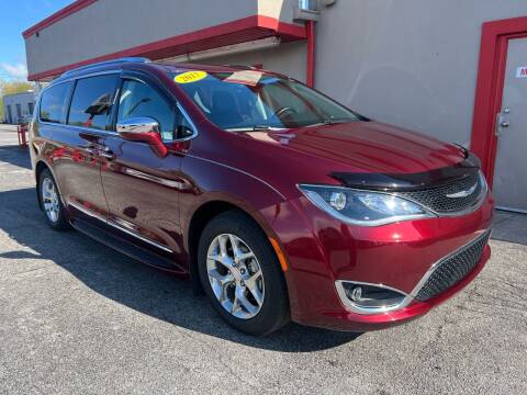 2017 Chrysler Pacifica for sale at Richardson Sales, Service & Powersports in Highland IN