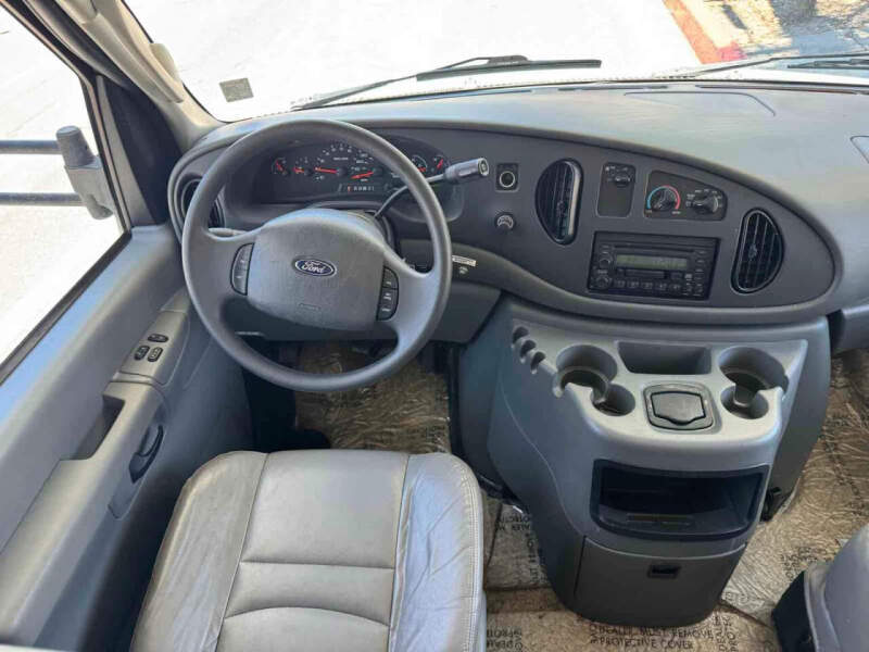 2004 Ford E-Series E-450 SD