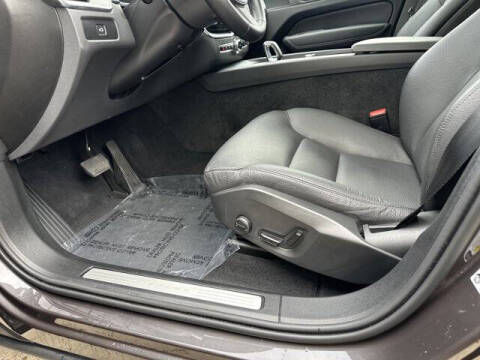 2025 Volvo XC60 B5 Plus Dark Theme