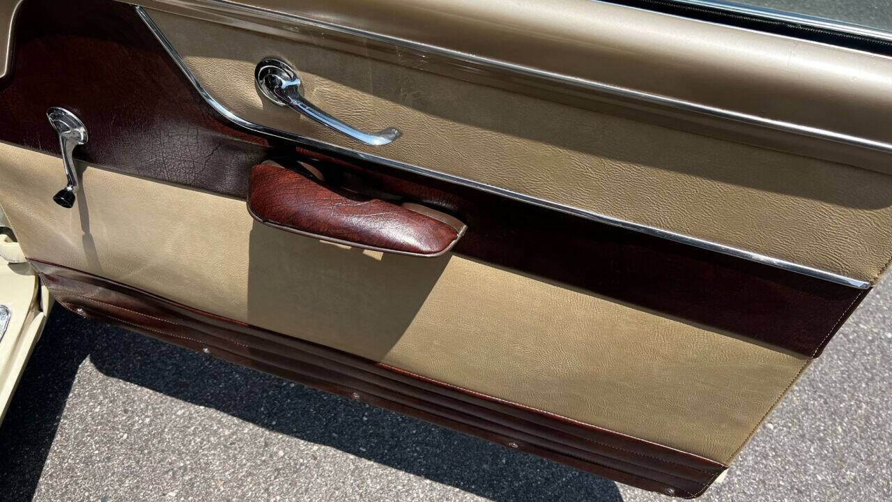 1953 Ford Crestline 14