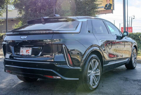 2024 Cadillac LYRIQ Luxury 2