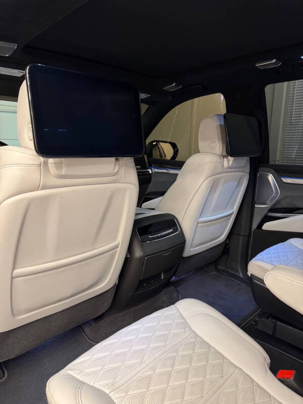 2025 Cadillac Escalade-V