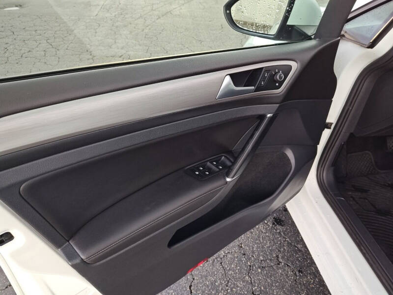 2017 Volkswagen Golf TSI S