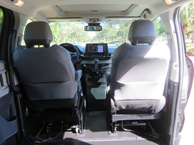 2021 Toyota Sienna XLE 8-Passenger