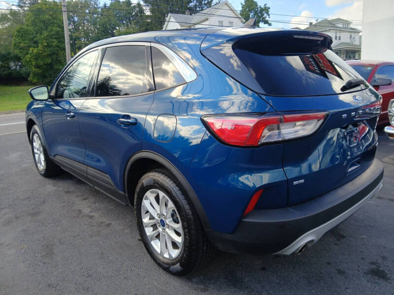 2020 Ford Escape SE