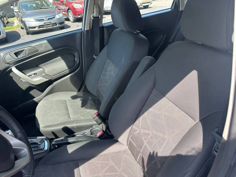 2013 Ford Fiesta SE