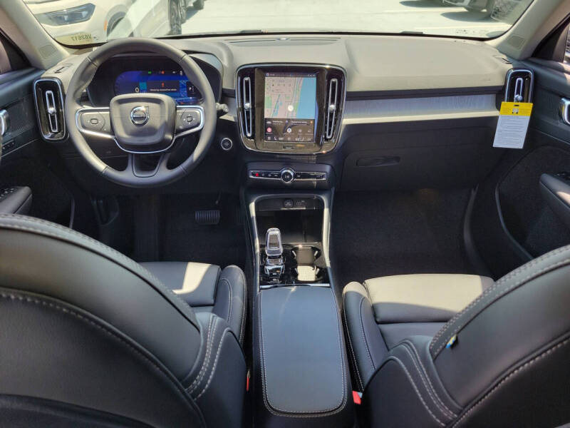 2026 Volvo XC40 B5 Plus