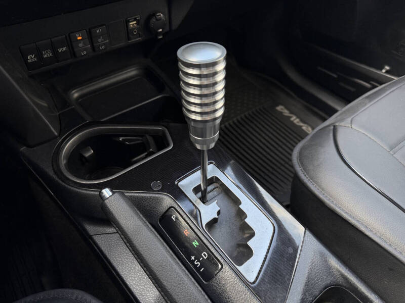 2017 Toyota RAV4 Hybrid SE